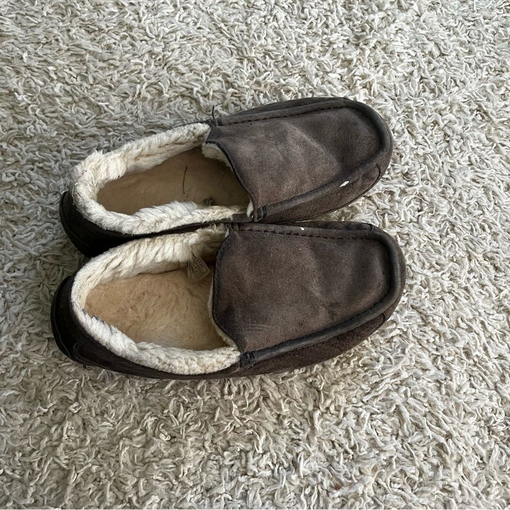 UGG Ascot Gray Suede Plush Shearling Lined Slippers Rubber Sole Size 8